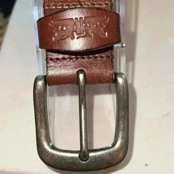 Levi’s Men’s Distressed Brown Leather Belt Brushed Silver Tone Buckle XL 42-44 - Picture 4 of 12
